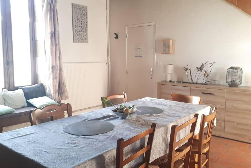 Gite A La Ferme, Avec Animaux, Fromages Et Nature Neuville-les-Decize Exterior foto