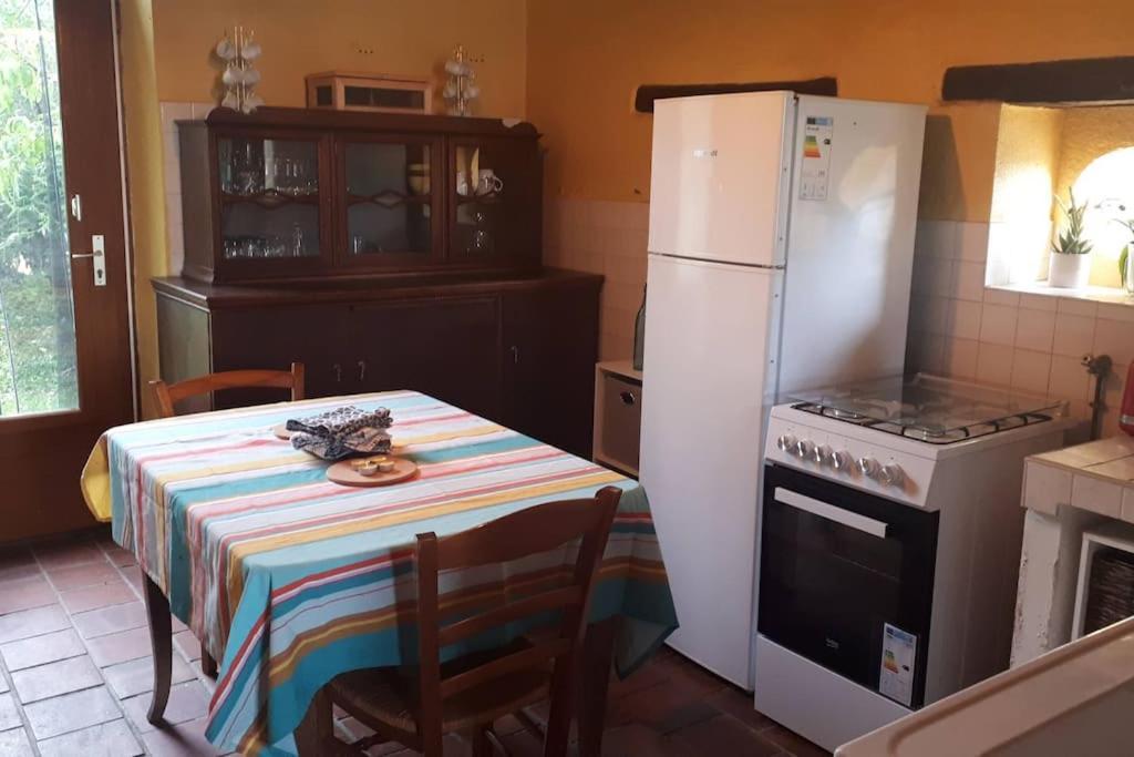 Gite A La Ferme, Avec Animaux, Fromages Et Nature Neuville-les-Decize Exterior foto